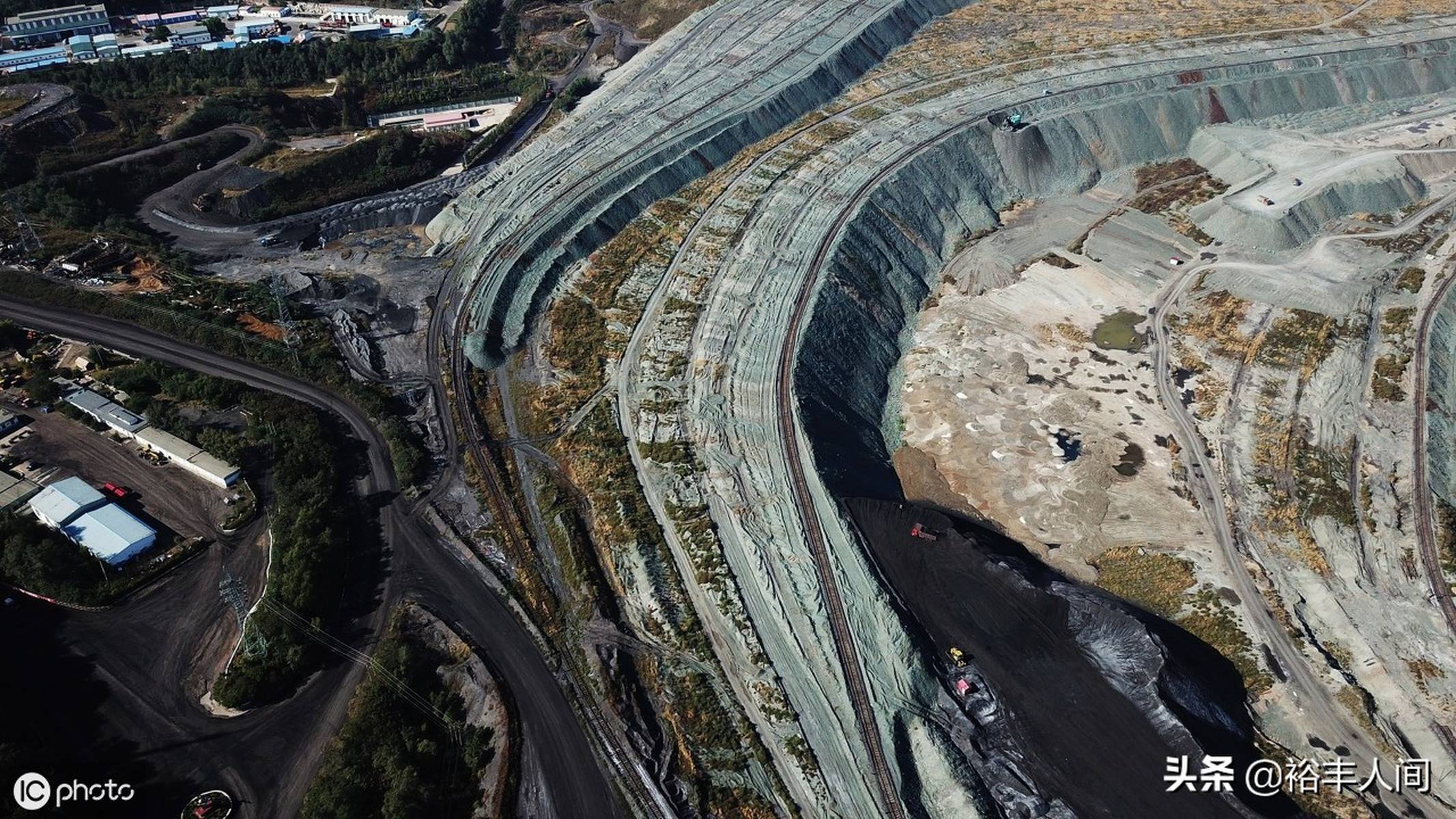 資源枯竭的&ldquo;亞洲最大礦坑&rdquo;,曾是&ldquo;搖錢樹&rdquo;,如今變成深溝險壑